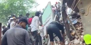 दिल्ली के सीमापुरी में इमारत गिरी, 8 घायल