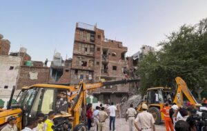सीमापुरी ढहने के बाद मलबे के नीचे से पानी मांगने के लिए गर्भवती महिला ने परिवार को फोन किया, अस्पताल में मौत