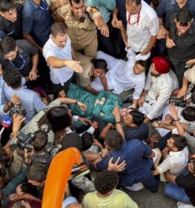 मुख्य चुनाव आयुक्त को हटाने के लिए राहुल गांधी और प्रियंका गांधी को फिर से हिरासत में लिया गया